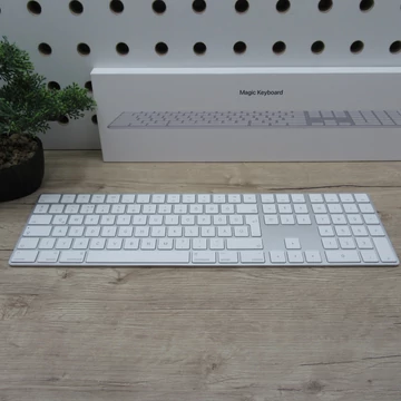Apple Magic Keyboard számbillentyűzettel (Magyar) használt