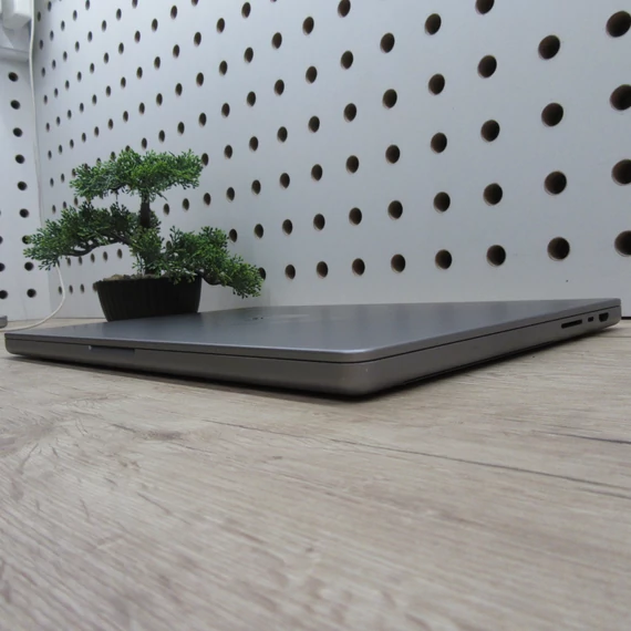 Apple MacBook Pro 16 M1 Pro (2021) 32GB/512GB megkímélt 86% akku 509 ciklus