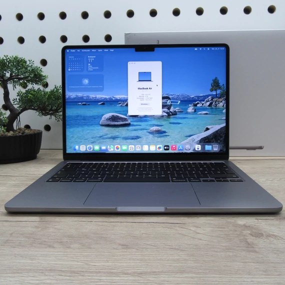 Apple MacBook Air 13 M2 (2022) 8GB/256GB szép állapot 91% akku 308 ciklus