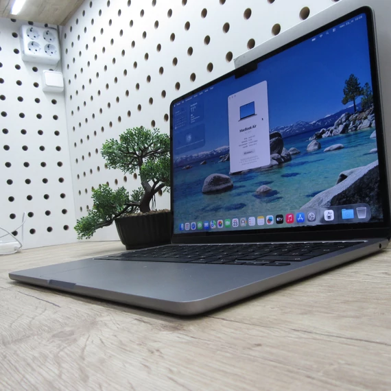 Apple MacBook Air 13 M2 (2022) 8GB/256GB szép állapot 91% akku 308 ciklus