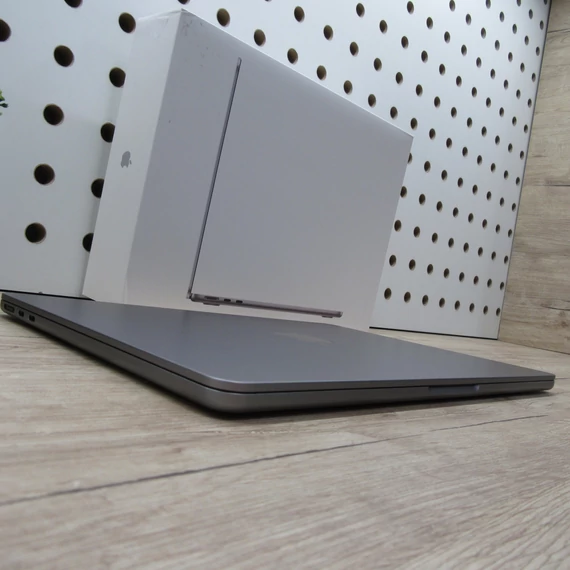 Apple MacBook Air 13 M2 (2022) 8GB/256GB szép állapot 91% akku 308 ciklus