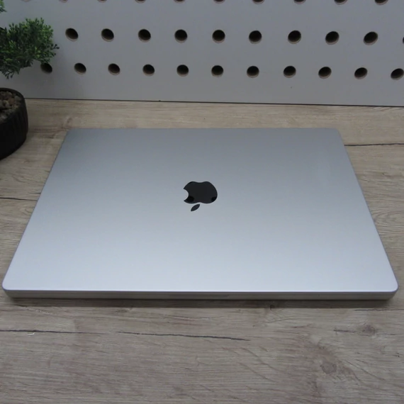 Apple MacBook Pro 16 M1 Pro (2021) 16GB/512GB szép állapot 86% akku 372 ciklus