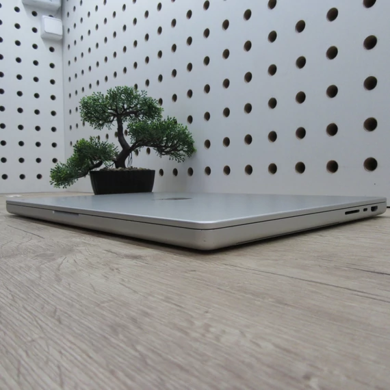 Apple MacBook Pro 16 M1 Pro (2021) 16GB/512GB szép állapot 86% akku 372 ciklus