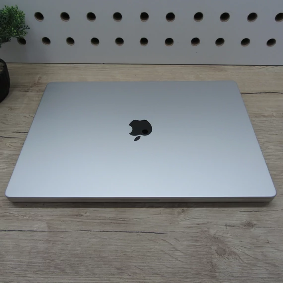 Apple MacBook Pro 16 M1 Pro (2021) 16GB/512GB szép állapot 83% akku 217 ciklus