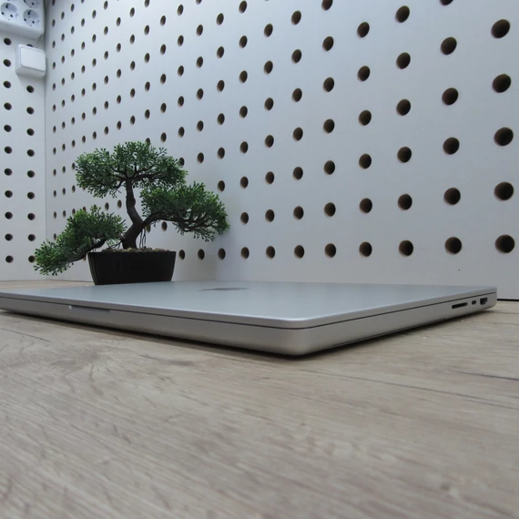 Apple MacBook Pro 16 M1 Pro (2021) 16GB/512GB szép állapot 83% akku 217 ciklus