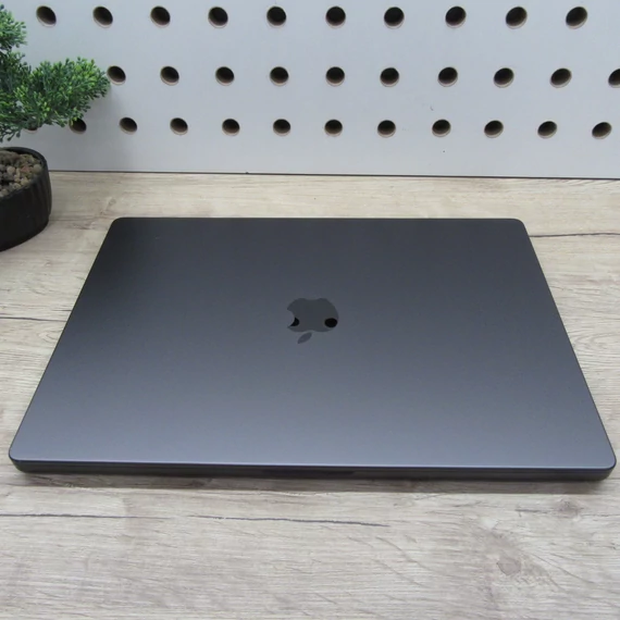 Apple MacBook Pro 16 M3 Pro (2023) 18GB/500GB megkímélt 93% akku 224 ciklus