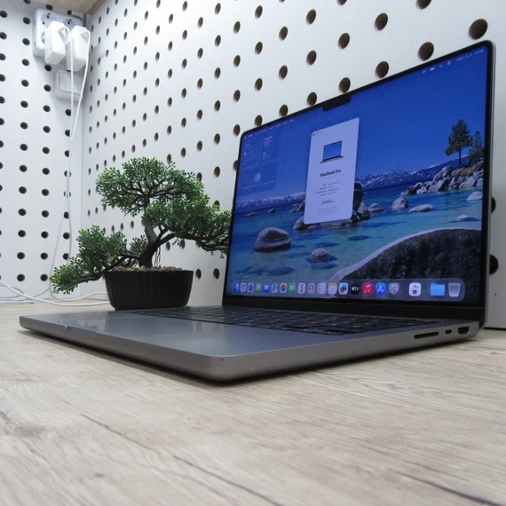 Apple MacBook Pro 14 M1 Pro (2021) 16GB/500GB megkímélt 84% akku 545 ciklus