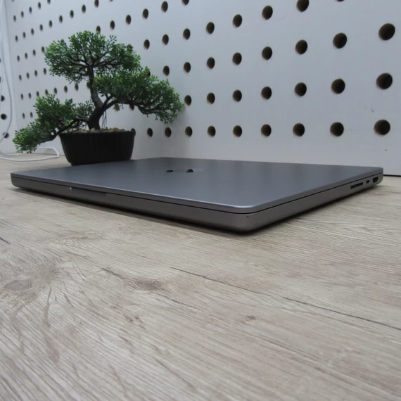 Apple MacBook Pro 14 M1 Pro (2021) 16GB/500GB megkímélt 84% akku 545 ciklus