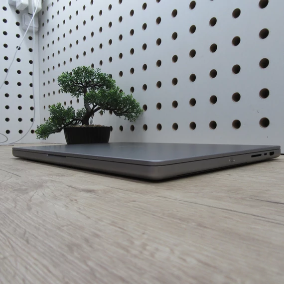 Apple MacBook Pro 16 M1 Pro (2021) 16GB/512GB szép állapot 89% akku 174 ciklus