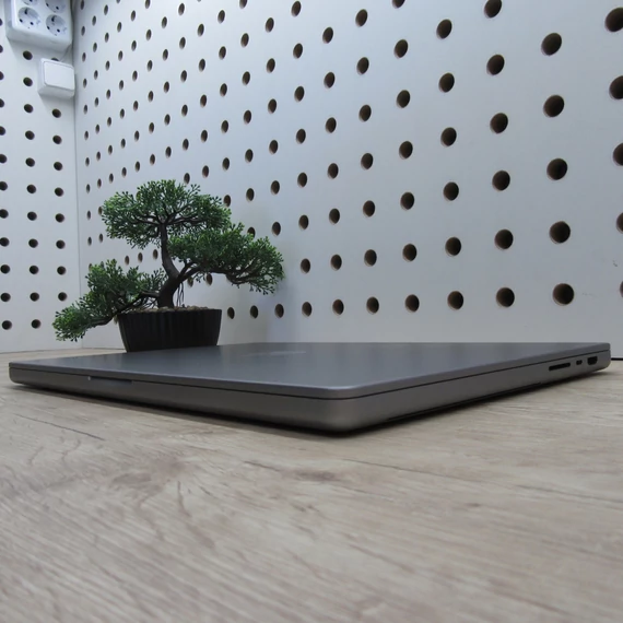 Apple MacBook Pro 16 M1 Pro (2021) 32GB/512GB szép állapot 91% akku 111 ciklus