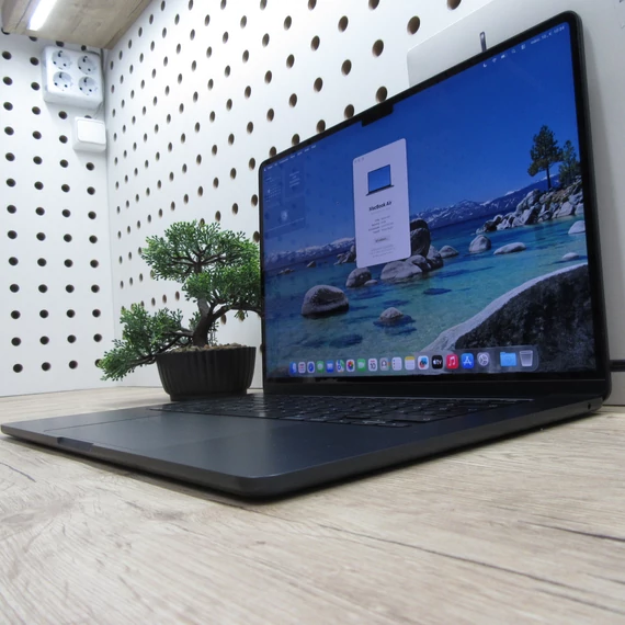 Apple MacBook Air 15 M3 (2024) 8GB/256GB karcmentes 95% akku 165 ciklus