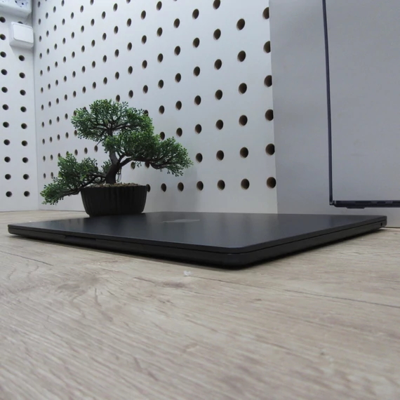 Apple MacBook Air 15 M3 (2024) 8GB/256GB karcmentes 95% akku 165 ciklus