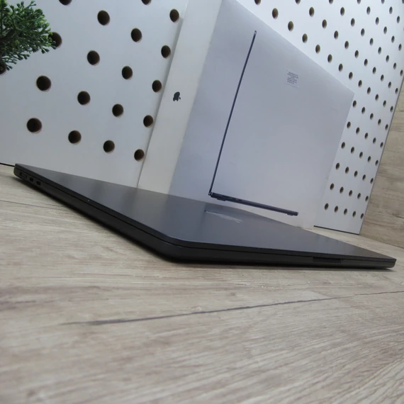 Apple MacBook Air 15 M3 (2024) 8GB/256GB karcmentes 95% akku 165 ciklus