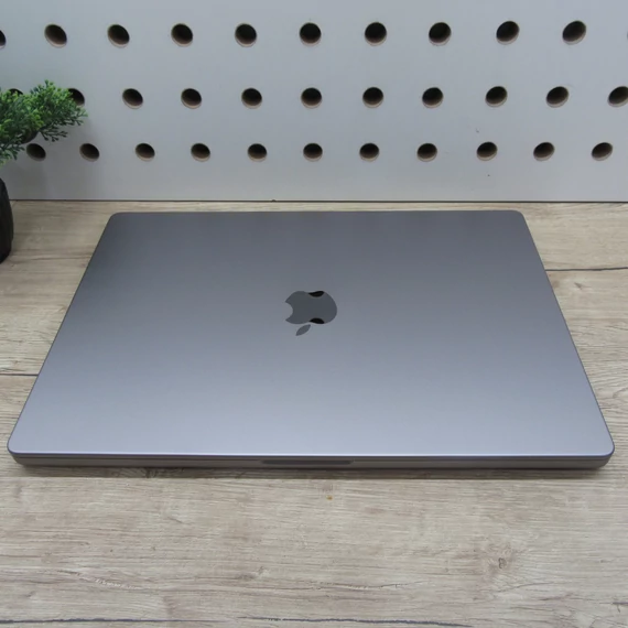 Apple MacBook Pro 16 M1 Pro (2021) 16GB/512GB karcmentes 81% akku 450 ciklus