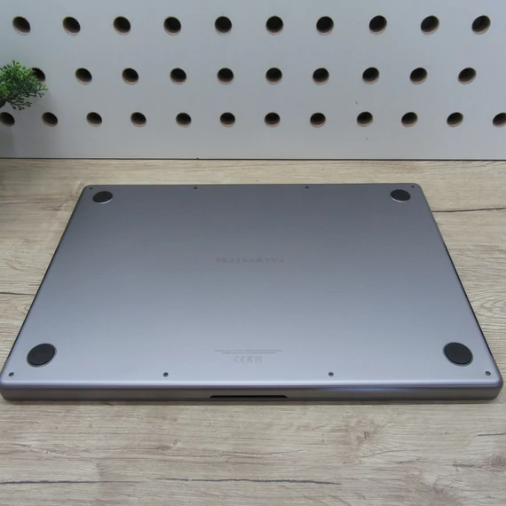 Apple MacBook Pro 16 M1 Pro (2021) 16GB/512GB karcmentes 81% akku 450 ciklus