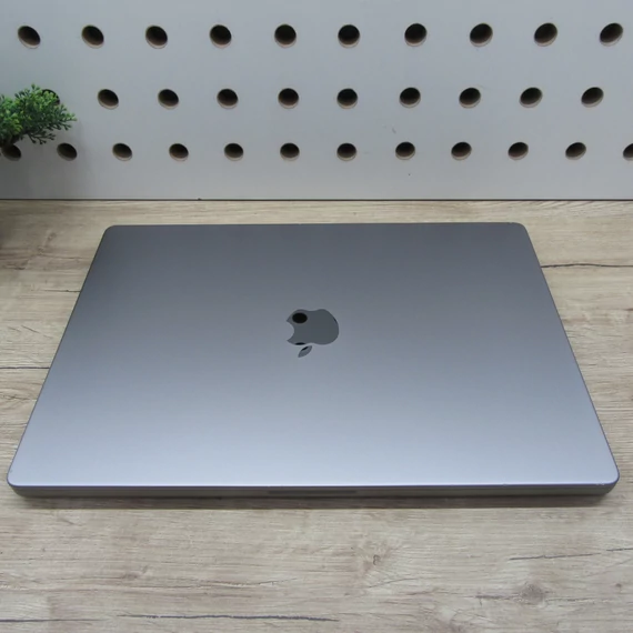 Apple MacBook Pro 16 M1 Pro (2021) 32GB/512GB megkímélt 83% akku 158 ciklus