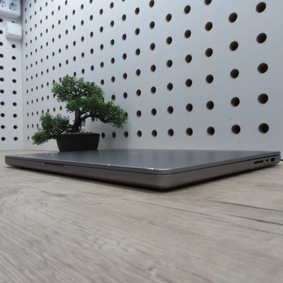 Apple MacBook Pro 16 M1 Pro (2021) 32GB/512GB megkímélt 83% akku 158 ciklus