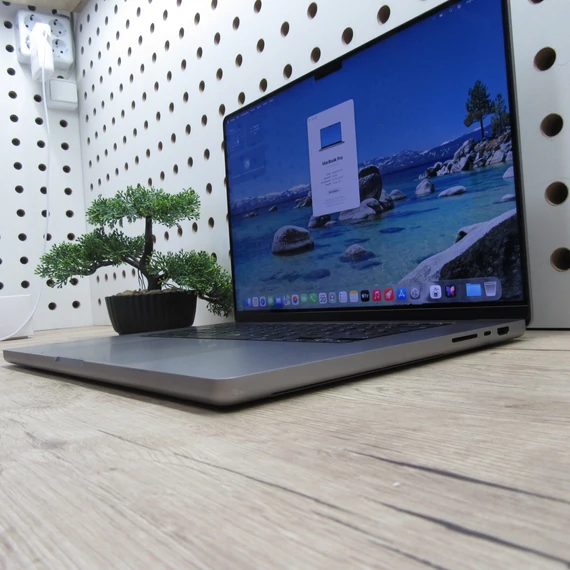 Apple MacBook Pro 16 M1 Pro (2021) 16GB/512GB megkímélt 87% akku 300 ciklus