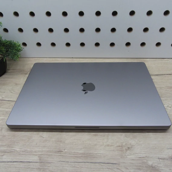 Apple MacBook Pro 16 M1 Pro (2021) 16GB/512GB megkímélt 87% akku 300 ciklus