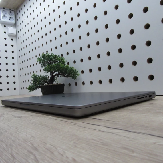 Apple MacBook Pro 16 M1 Max (2021) 32GB/1TB karcmentes 95% akku 155 ciklus