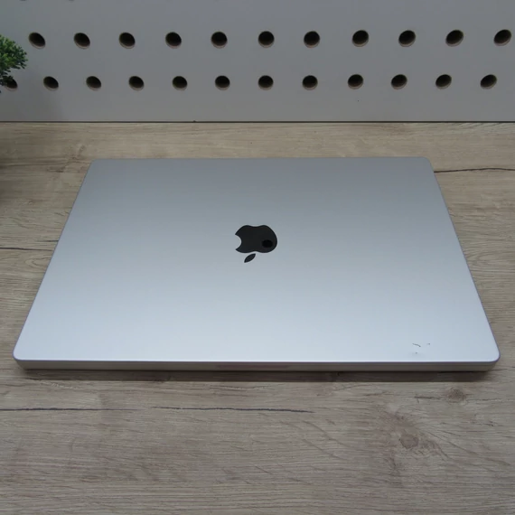 Apple MacBook Pro 16 M1 Pro (2021) 16GB/1TB SSD megkímélt 88% akku 153 ciklus