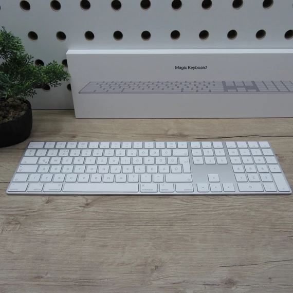 Apple Magic Keyboard számbillentyűzettel (Magyar) használt