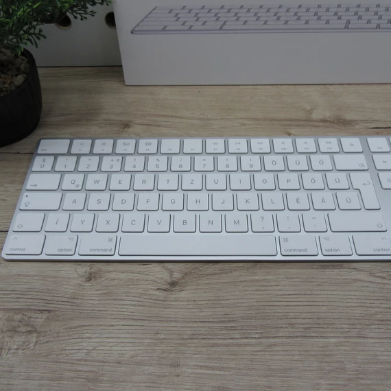 Apple Magic Keyboard számbillentyűzettel (Magyar) használt