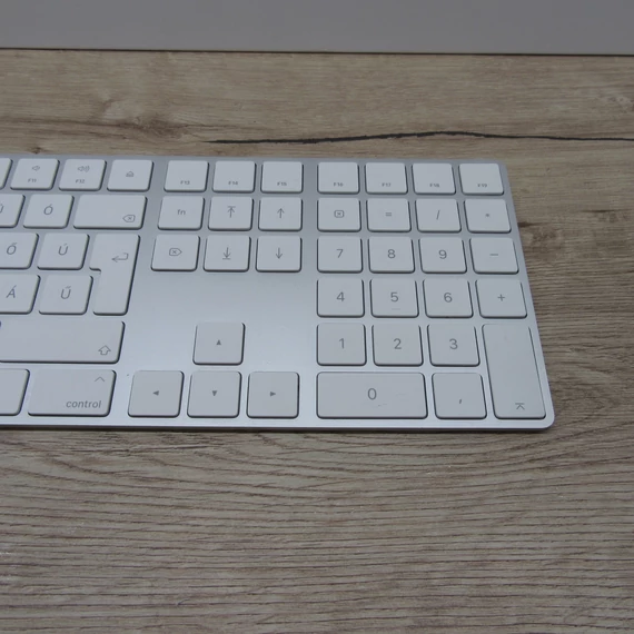Apple Magic Keyboard számbillentyűzettel (Magyar) használt