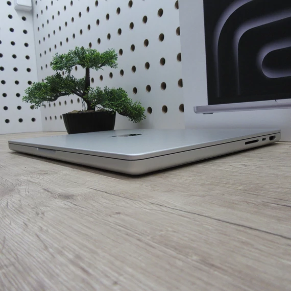 Apple MacBook Pro 14 M4 Pro (2024) 24GB/512GB SSD újszerű állapotú 100% akku 40 ciklus