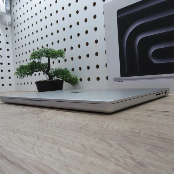 Apple MacBook Pro 16 M4 Pro (2024) 24GB/512GB SSD karcmentes állapotú 98% akku 123 ciklus
