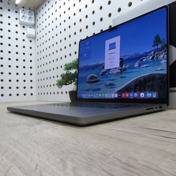 Apple MacBook Pro 16 M1 Max (2021) 32GB/512GB SSD karcmentes állapotú 97% akku 49 ciklus