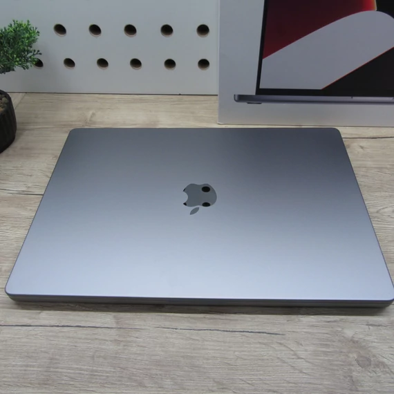 Apple MacBook Pro 16 M1 Pro (2021) 16GB/512GB szép állapot 82% akku