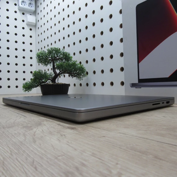 Apple MacBook Pro 16 M1 Pro (2021) 16GB/512GB szép állapot 82% akku