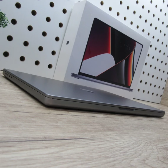 Apple MacBook Pro 16 M1 Pro (2021) 16GB/512GB szép állapot 82% akku