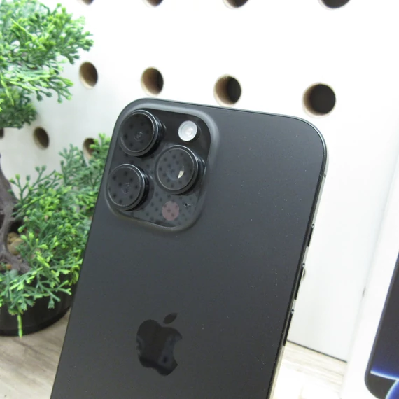 Apple iPhone 16 Pro Max 256GB Black Titanium Szép állapot 96% akkumulátor (312 ciklus)