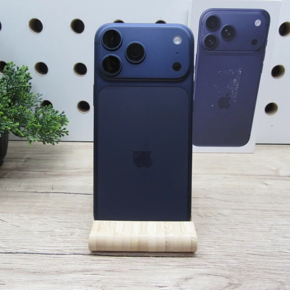 Apple iPhone 17 Pro Max 256GB Deep Blue - Karcmentes állapot - 100% akku (14 ciklus)