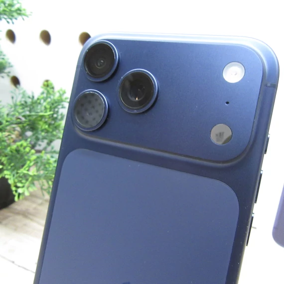 Apple iPhone 17 Pro Max 256GB Deep Blue - Karcmentes állapot - 100% akku (14 ciklus)