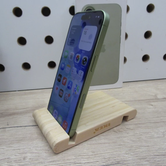 Apple iPhone 17 Sage 256GB használt karcmentes – 100% akku (4 ciklus) – garancia 2027.03.01.-ig