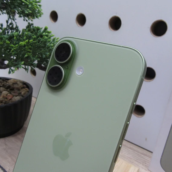 Apple iPhone 17 256GB Sage – Karcmentes állapot – 100% akku (65 ciklus)