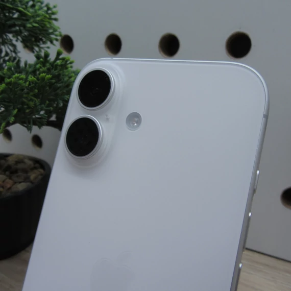 Apple iPhone 17 256GB White – Karcmentes állapot – 100% akku (10 ciklus)