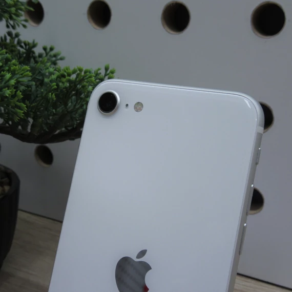 Apple iPhone SE 64GB Space Gray – Megkímélt állapot – 82% akkumulátor