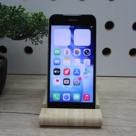 Apple iPhone SE 64GB Space Gray – Megkímélt állapot – 82% akkumulátor