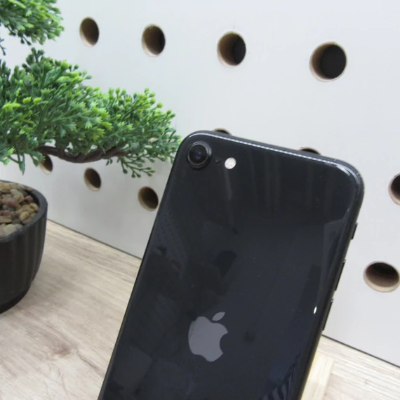 Apple iPhone SE 64GB Black – Használt, megkímélt állapot – 88% akkumulátor