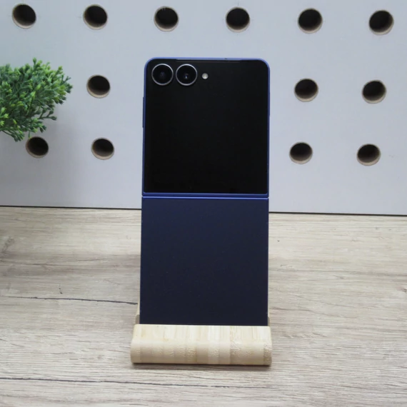 Samsung Galaxy Z Flip 7 256 GB Kék – Használt állapot – 12 GB RAM – 6 hónap garancia