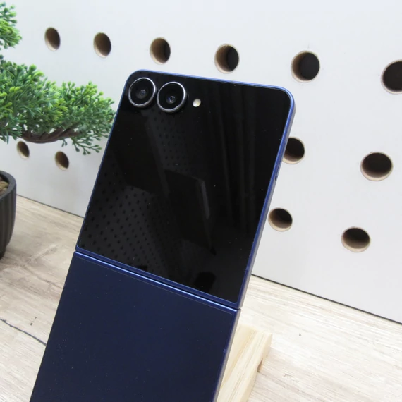 Samsung Galaxy Z Flip 7 256 GB Kék – Használt állapot – 12 GB RAM – 6 hónap garancia