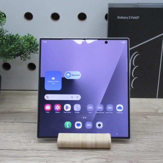 Samsung Galaxy Z Fold 7 256GB Silver Shadow - Karcmentes állapot - 100% akku