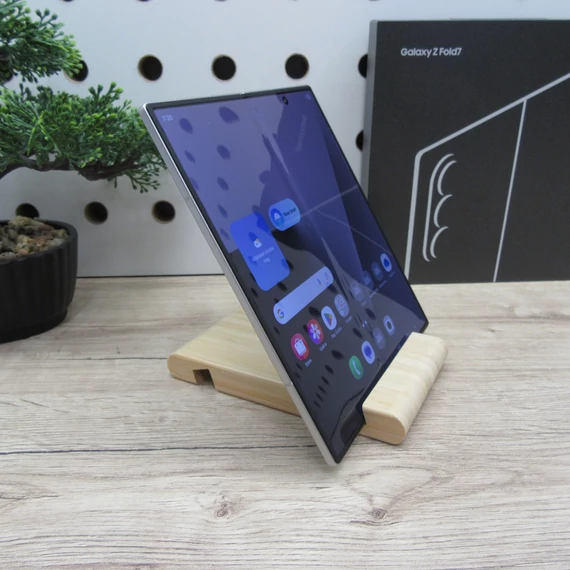Samsung Galaxy Z Fold 7 256GB Silver Shadow - Karcmentes állapot - 100% akku