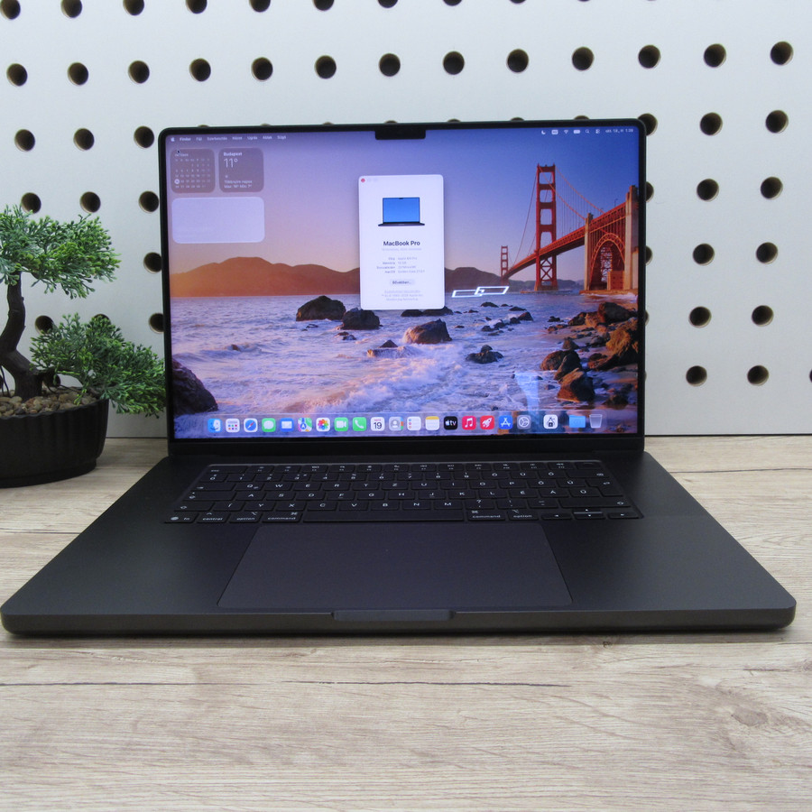 MacBook Pro 16" M3 Pro (2023) 18GB/500GB – szép állapotú, akku 100%, 54 ciklus, használt, felújított (A)
