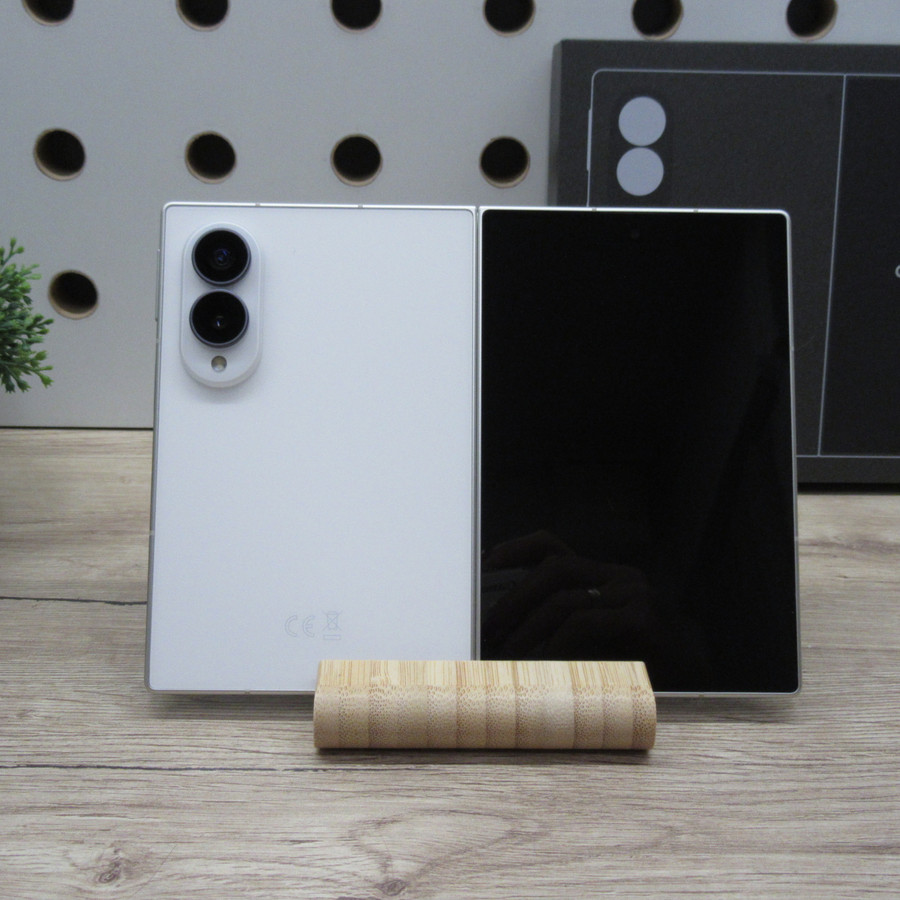 Samsung Galaxy Z Fold8 12/256GB Cream – karcmentes állapot – 100% akku
